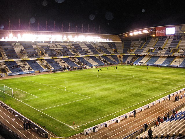 cuántos asientos tiene el estadio Riazor